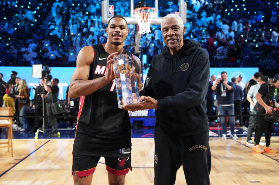 [图]全明星扣篮大赛 约翰逊力压布莱恩特夺冠